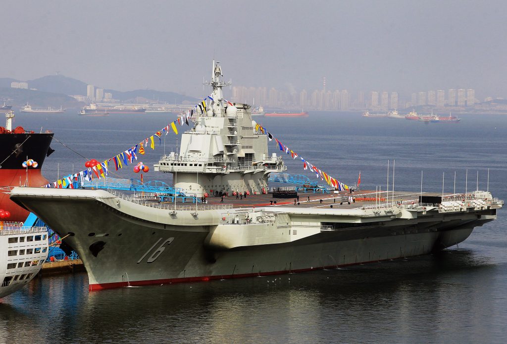 Con sus nuevos portaaviones, la Armada China será capaz de reforzar sus capacidades A2D2 en el Mar de China, limitando así la capacidad de despliegue de los EE. UU. en apoyo de sus socios. Foto - Televisión Central de China