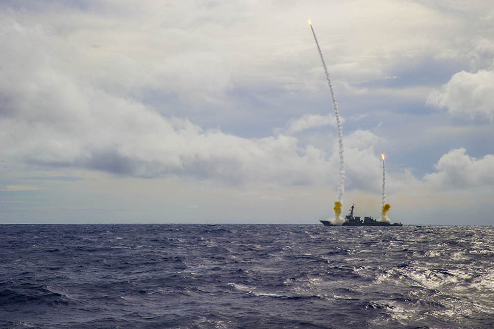 Lanzamiento de misiles por parte un destructor de la US Navy