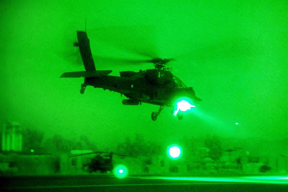 Los AH-64 Apache tambien tuvieron un papel crucial. Mediante sus cañones, los cohetes y los misiles Hellfire fueron posíblemente la herramienta más eficaz en manos de los EE. UU. durante esta operación. Incluso pese a la participación de B-52 y de aviones cañoneros