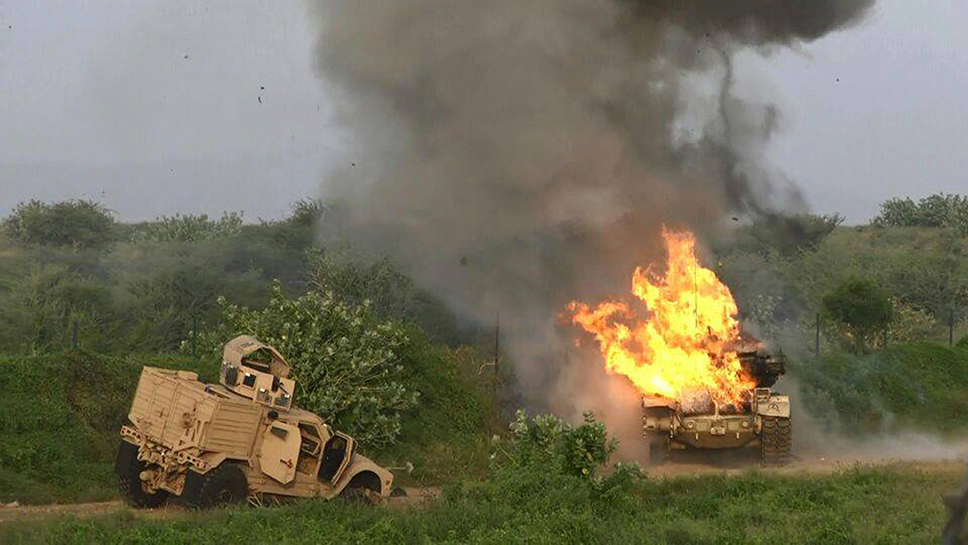 Emboscada en Yemen , varios M-ATV, M-60A3 Patton y M88A1 fueron perdidos durante la misma. En la imagen sale fuego del motor de un M-60A3 mientras el M-ATV ha sido abandonado