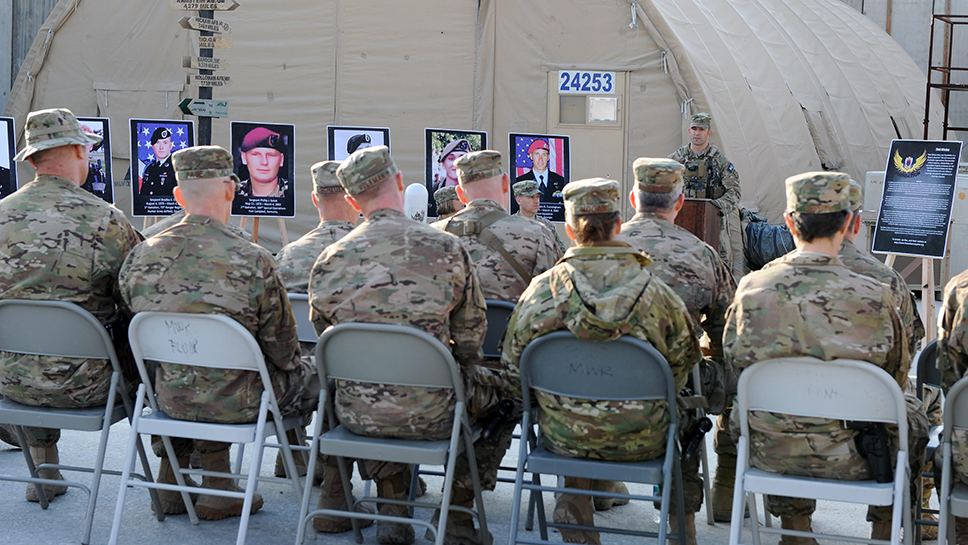 Homenaje a los fallecidos durante la Operación Anaconda realizado en la base de Bagram II