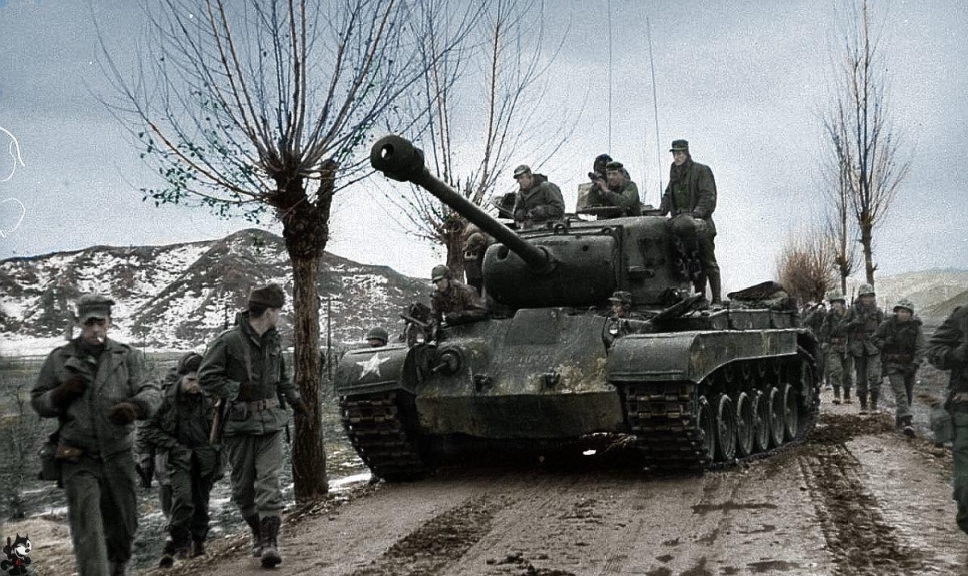 Carro M-26 Pershing en el frente de Corea del Sur. Este carro era notoriamente superior ya al T-34