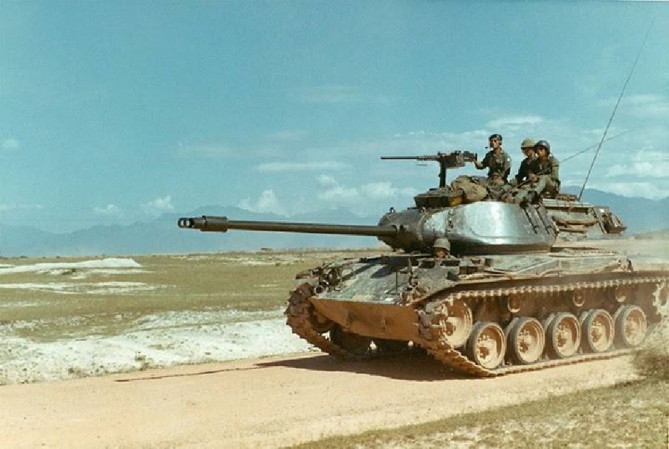 El carro ligero M41 fue el principal carro de combate de las fuerzas de Vietnam del Sur (colección del autor)