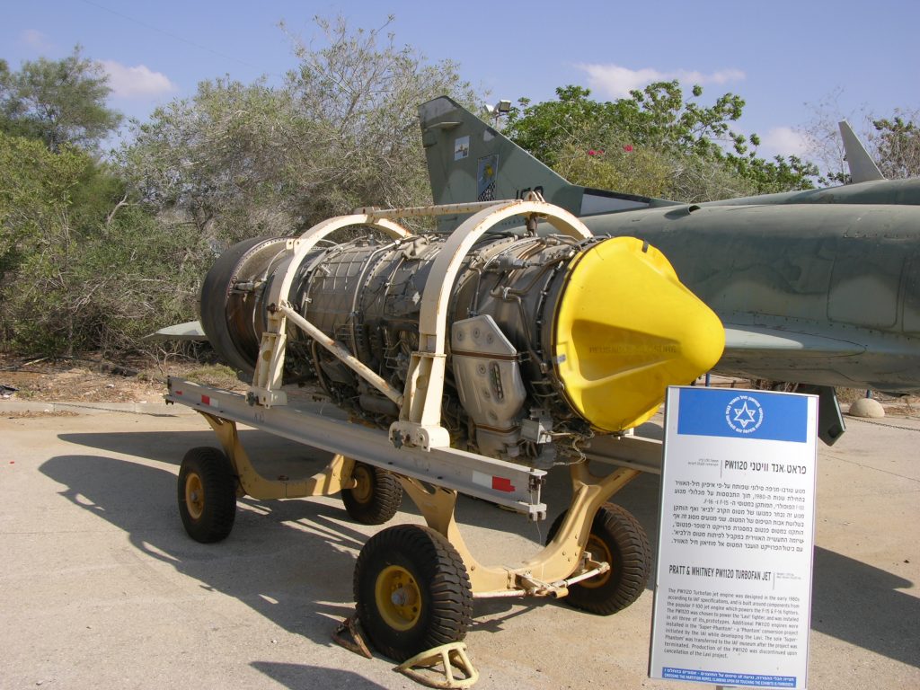 El propulsor de la polémica, el Pratt & Whitney PW1120, en el Museo de la Heyl Ha Avir.