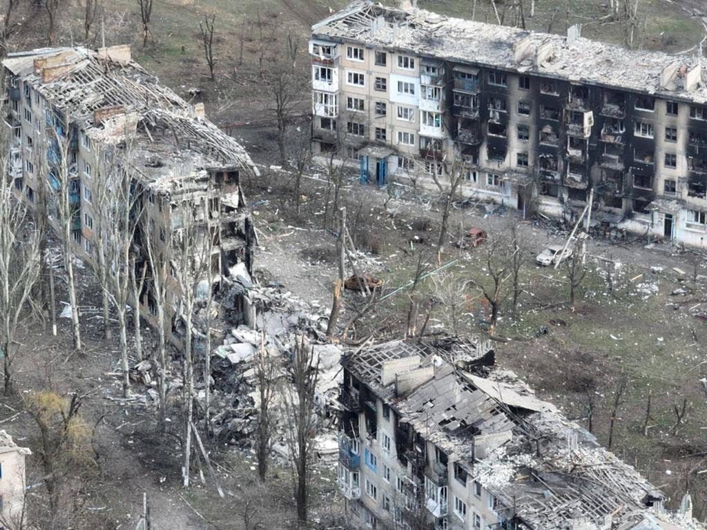 Edificios residenciales destruidos en Vuhledar. Fuente - Pavlo Kyrylenko, vía Reuters.