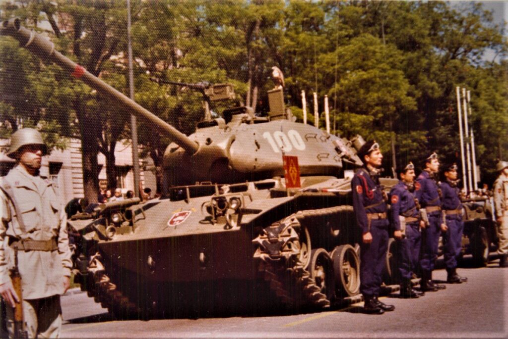 Carro M41 del Regimiento Villaviciosa en una parada militar durante los años setenta, los últimos ejemplares causaron baja en 1991. Fuente - Ministerio de Defensa