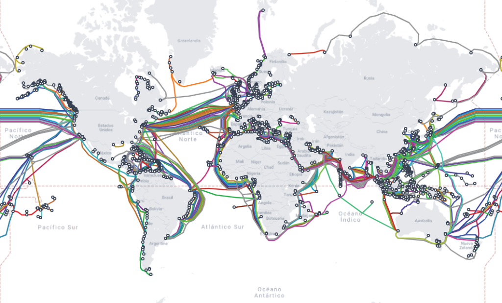 Principales rutas mundiales de cables submarinos de comunicaciones. Fuente: Submarine Cable Map