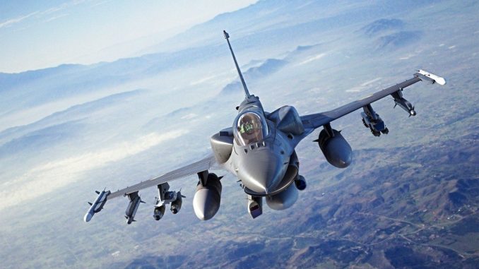 A pesar de la antigüedad del diseño original, el F-16 Fighting Falcon no ha dejado de evolucionar, adaptándose a los nuevos tiempos