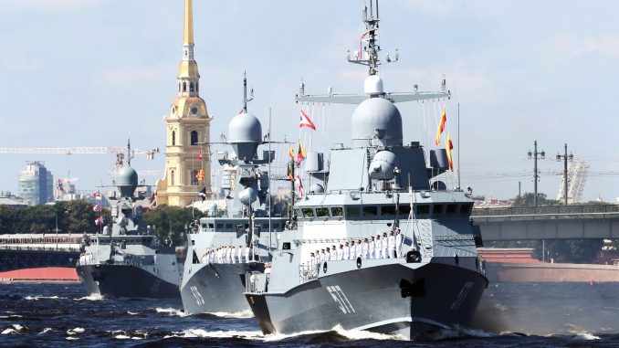 Desfile naval en San Petersburgo