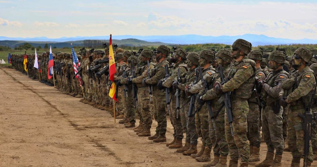 El despliegue continuado dentro de la fuerza de respuesta OTAN, con unidades en Letonia, Eslovaquia y Rumanía, ha supuesto un desafío extremo para el Ejército de Tierra.