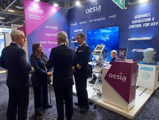 Visita del AJEMA al stand de Grupo Oesía en Euronaval